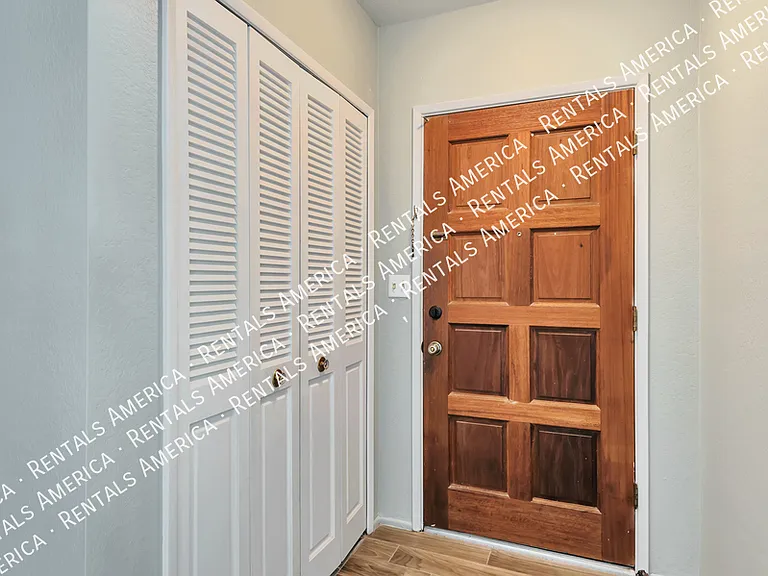 644 N Richey Blvd — Photo 2