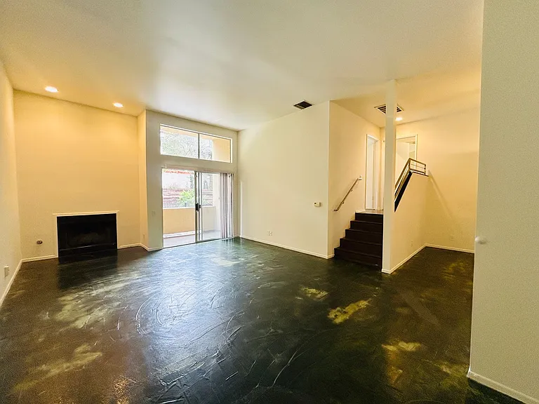 2339 Hyperion Apartments — Photo 1