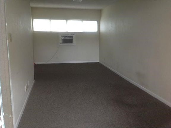 3rd image of 2402 Pearl St APT 104