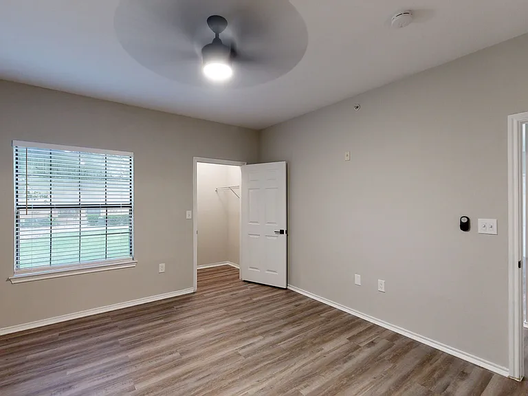 Lakeline Villas — Photo 56