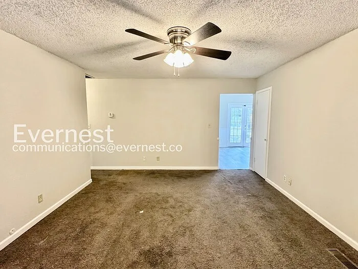 1756 S Pine Ave — Photo 12
