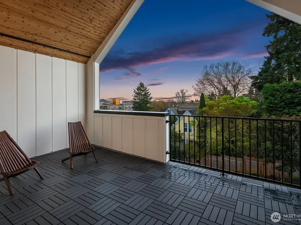 1806 E Mercer Street, Seattle, WA 98112