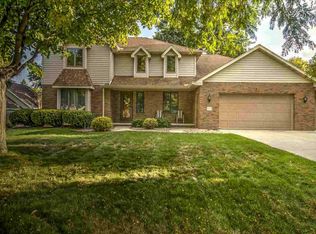 933 E Mayfield Dr, Appleton, WI 54911