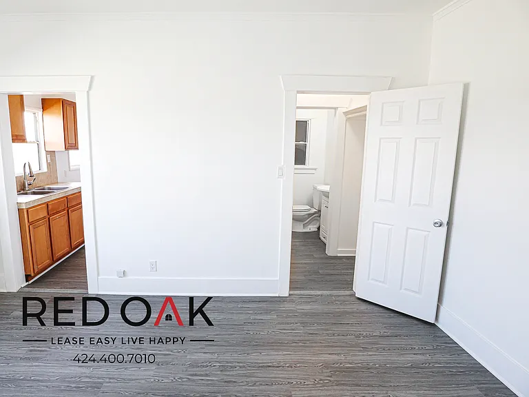 527 W 15th St #24 — Photo 9