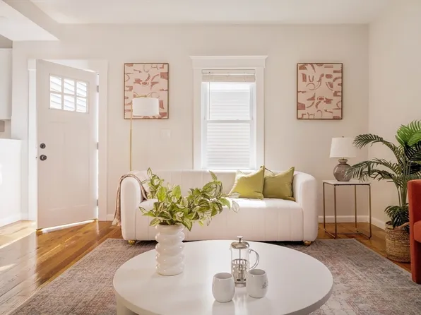 28 Dana St Unit 2, Somerville, MA 02145