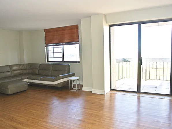 27010 Grand Central Pkwy APT 10O, Floral Park, NY 11005