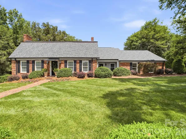 3115 Oakmont Rd, Statesville, NC 28625