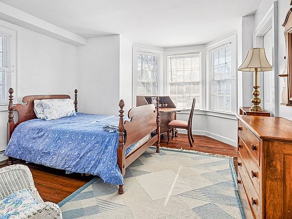 4th image of 76 West St