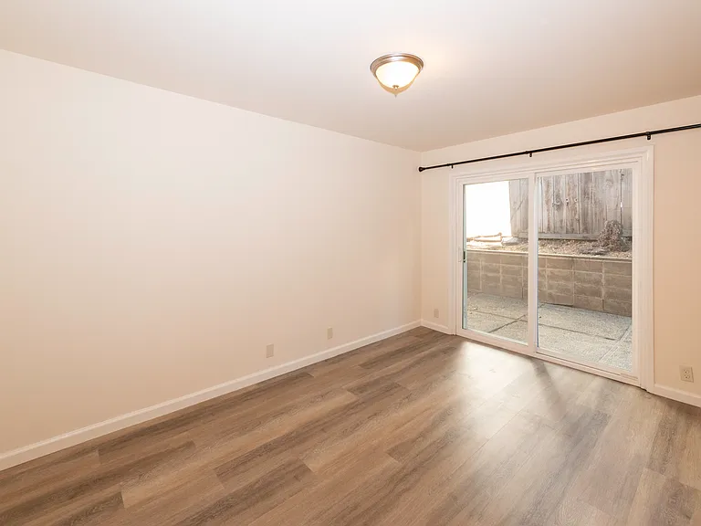 2nd bedroom/Patio