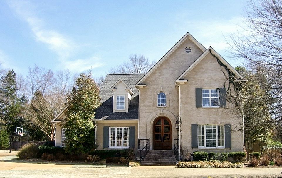 1st image of 3218 N Hill Dr