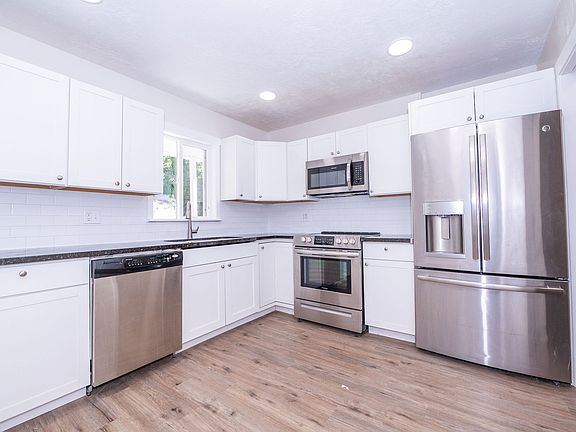 4th image of 730 E Oak Dr