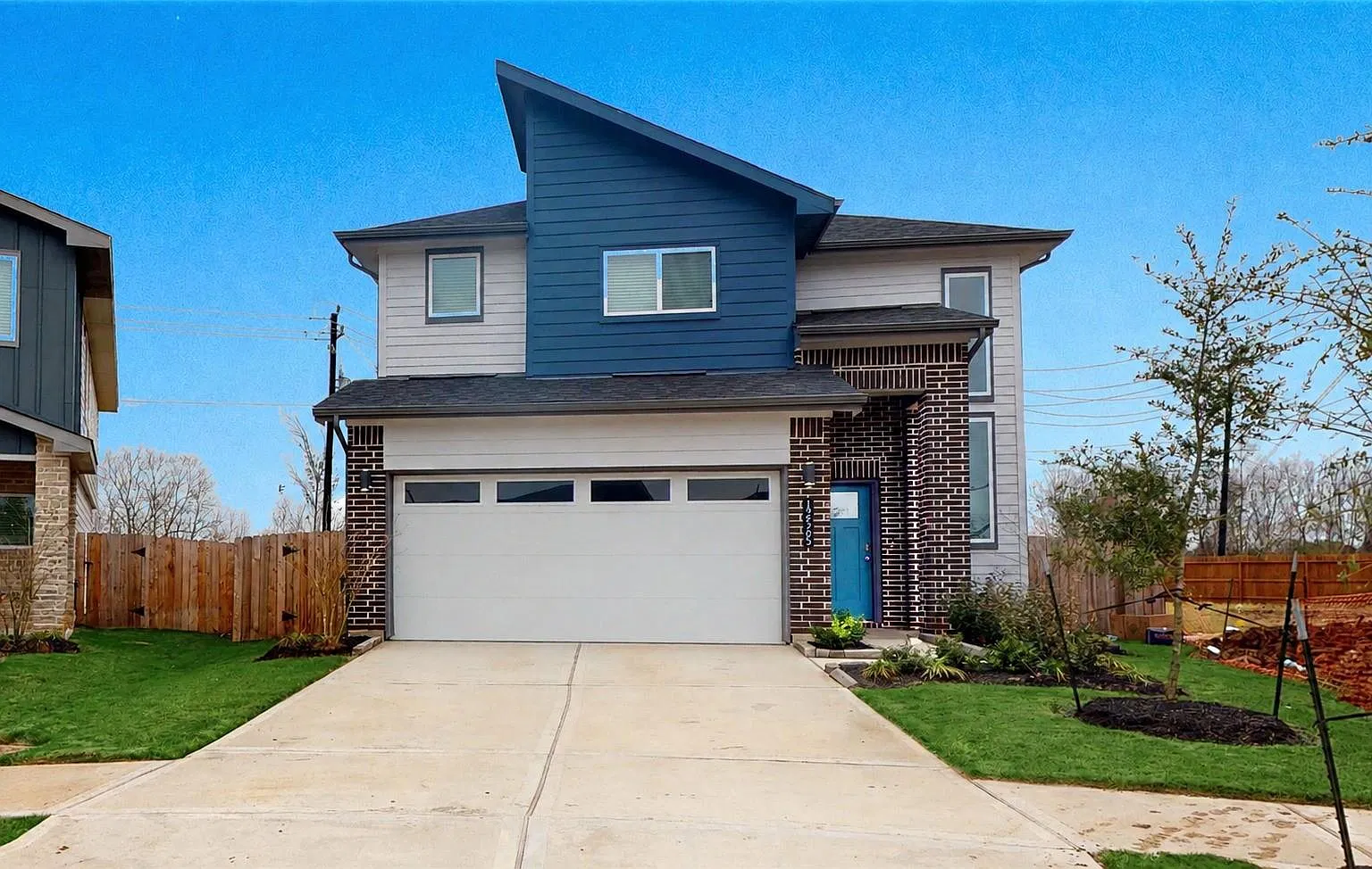 4 bed, 2.5 bath, 2332 sqft, $2,750 — Photo 1