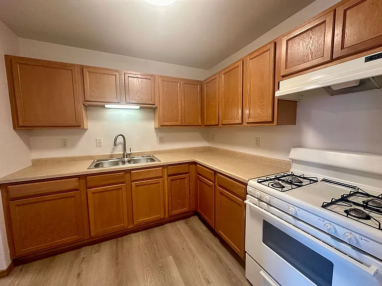 113 S Platten St — Photo 14