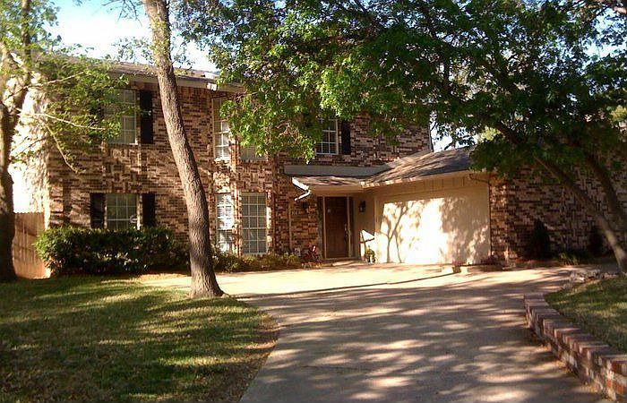 1st image of 904 Firestone Ln