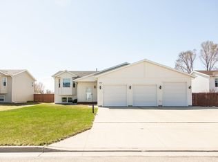 131 Allen Dr, Bismarck, ND 58504