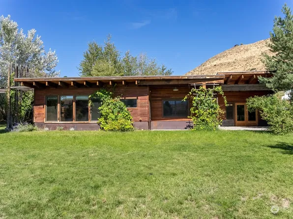 576 Twisp Winthrop Eastside Road, Winthrop, WA 98862