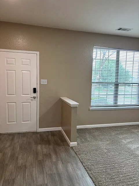 3 bed, 1900 sqft, $2,400 — Photo 2