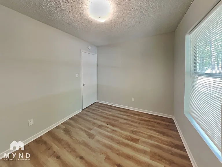 5910 Honeysuckle Cir — Photo 12