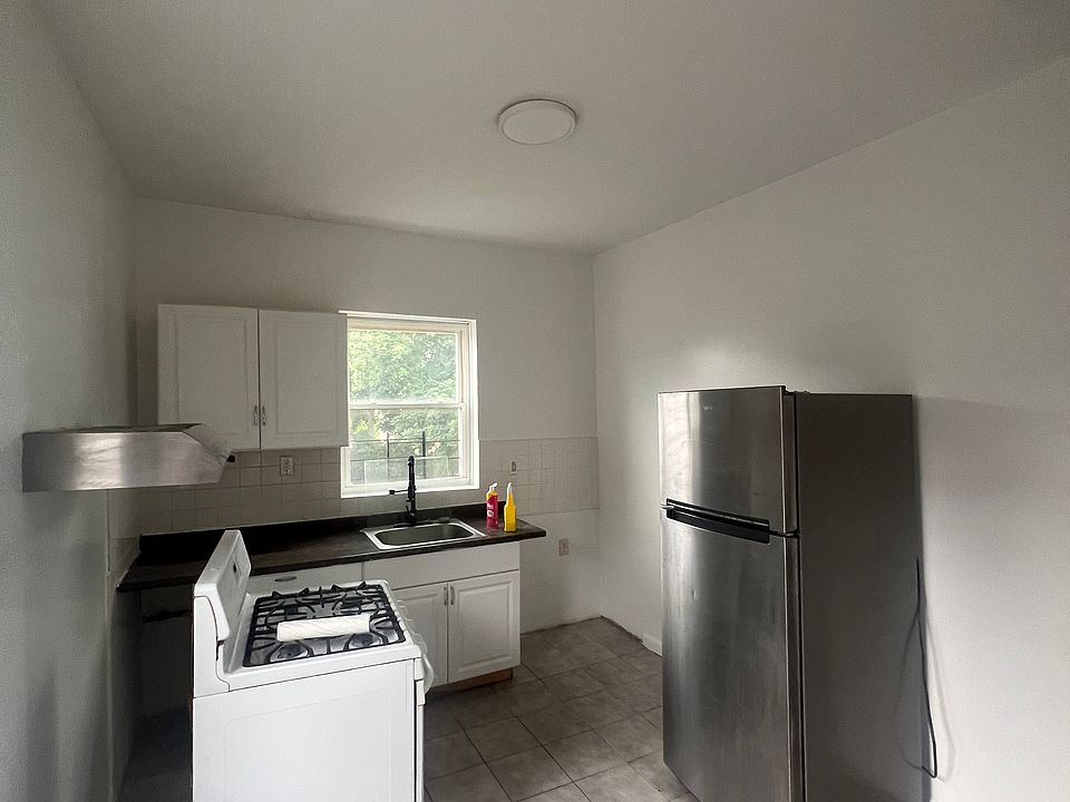 2nd image of 341 Vanderbilt Ave #1