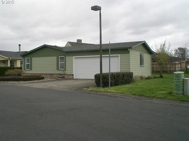 2nd image of 33927 SE Springlake Dr