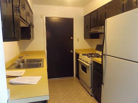 3rd image of 384 Cornell Ave APT 3A