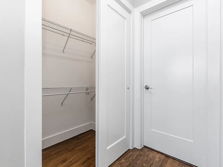 2222 Leavenworth St — Photo 15