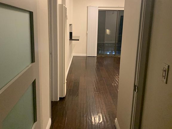 3rd image of 1105 S Barrington Ave APT 6