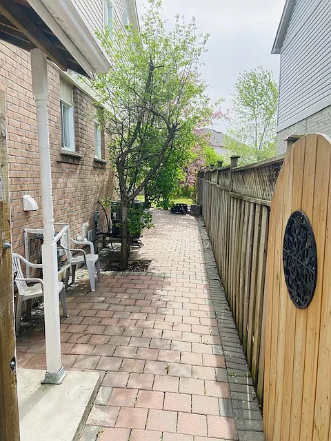 Glen Erin Dr, Mississauga — Photo 1