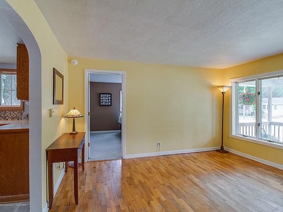 5th image of 200 Oakwood St
