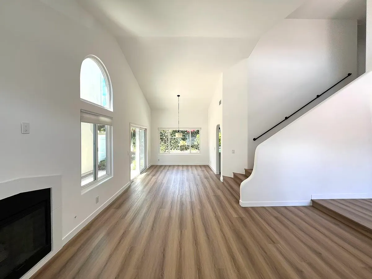 Building Photo - 15 Liliano