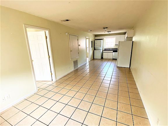 3rd image of 620 Vine St #201