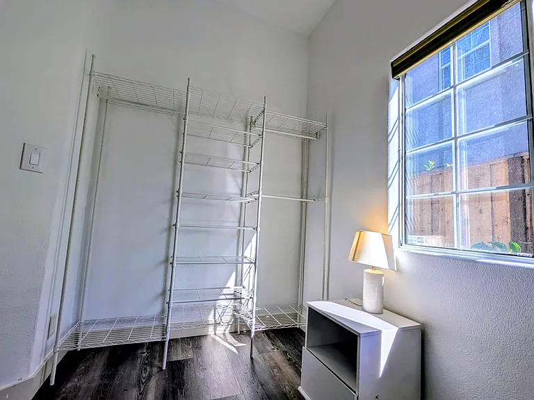 282 College Ave — Photo 5