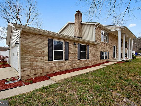 3rd image of 7905 Harwood Ln