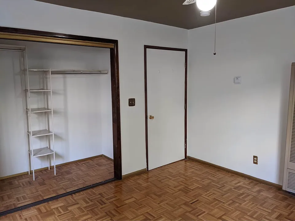1558 Winona Blvd
