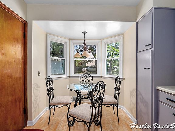 4th image of 551 Eastern Ave NE