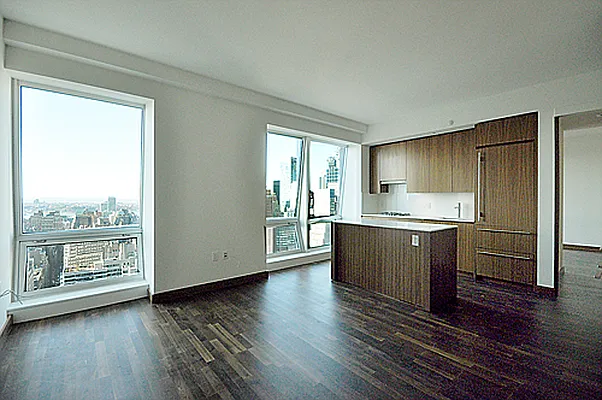 Rented by Sumitomo Real Estate Sales | media 18