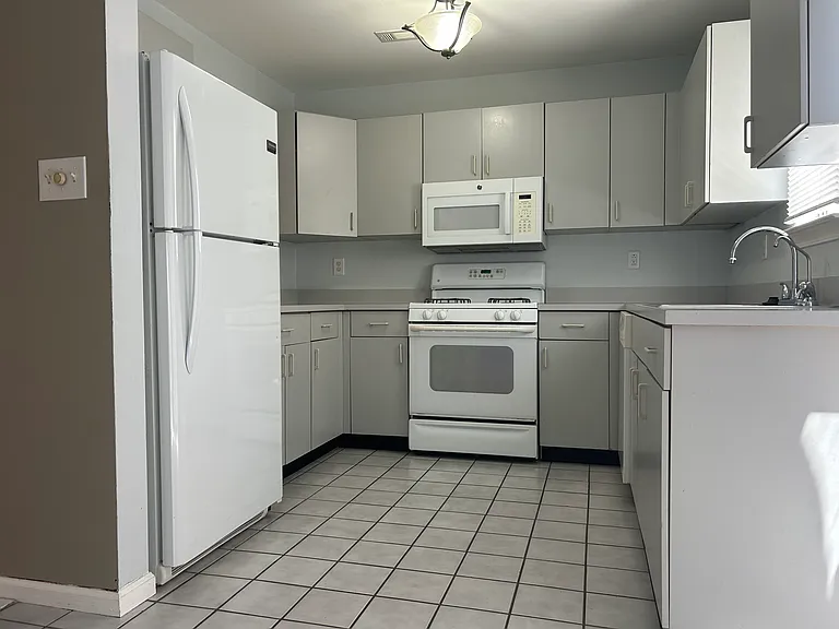 902 Fitch Ct — Photo 4
