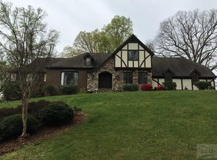 104 Furnifold St, Morganton, NC 28655