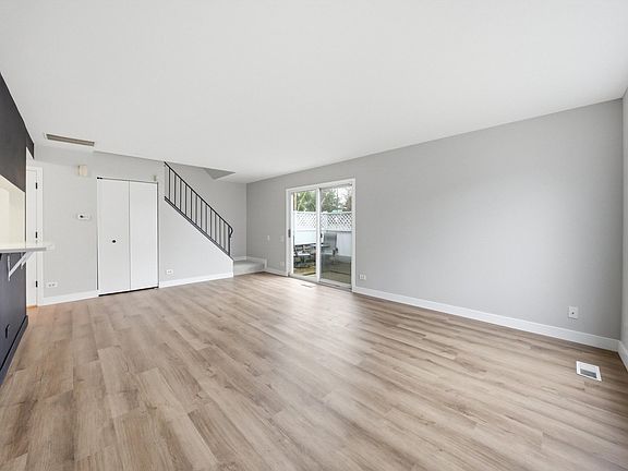 2nd image of 402 Trenton Ct