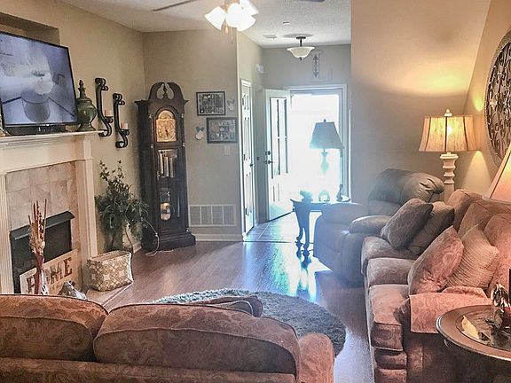 2nd image of 3201 Jade Ln