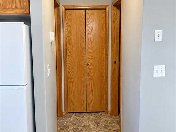 4th image of 231 & 233 Kendrew Dr