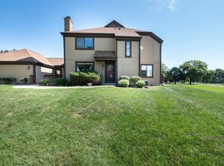 1325 Fairfax Ln, Buffalo Grove, IL 60089