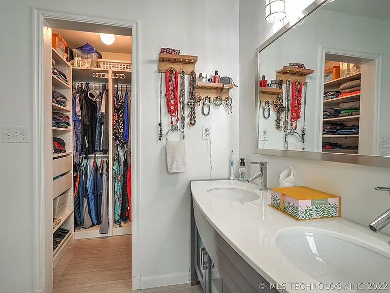 1530 E 33rd St — Photo 15