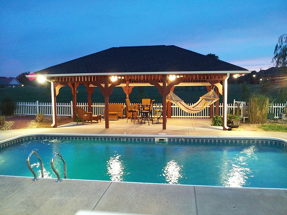 2nd image of 1104 Loop Dr