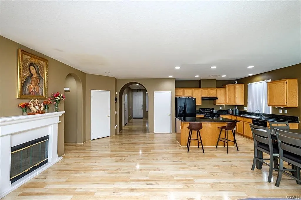 3 bed, 1629 sqft, $2,650 — Photo 3