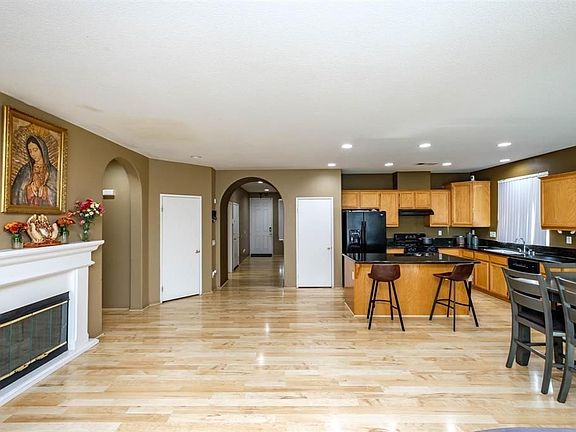 3rd image of 12301 Luna Rd