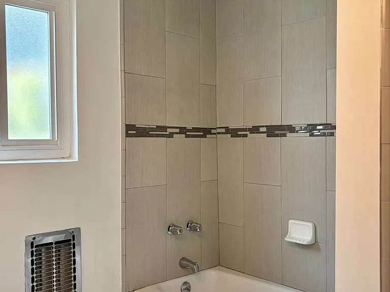 928 S Sherbourne Dr — Photo 12