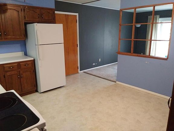 Kitchen, feels like open floor plan