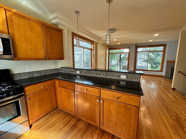 4314B 8th Ave NE #B — Photo 3