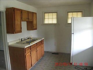 5th image of 2721 Fairview Ave